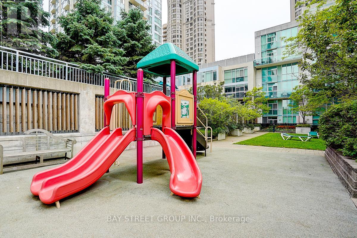 2004 - 3939 Duke Of York Boulevard, Mississauga, Ontario  L5B 4N2 - Photo 27 - W12559388