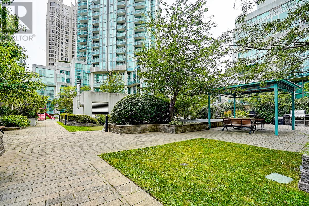 2004 - 3939 Duke Of York Boulevard, Mississauga, Ontario  L5B 4N2 - Photo 31 - W12559388