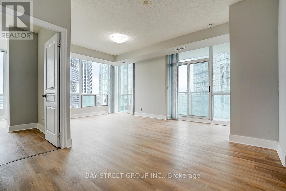 2004 - 3939 Duke Of York Boulevard, Mississauga, Ontario  L5B 4N2 - Photo 5 - W12559388