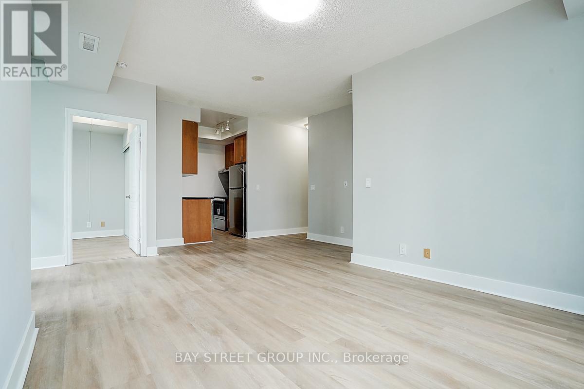 2004 - 3939 Duke Of York Boulevard, Mississauga, Ontario  L5B 4N2 - Photo 7 - W12559388