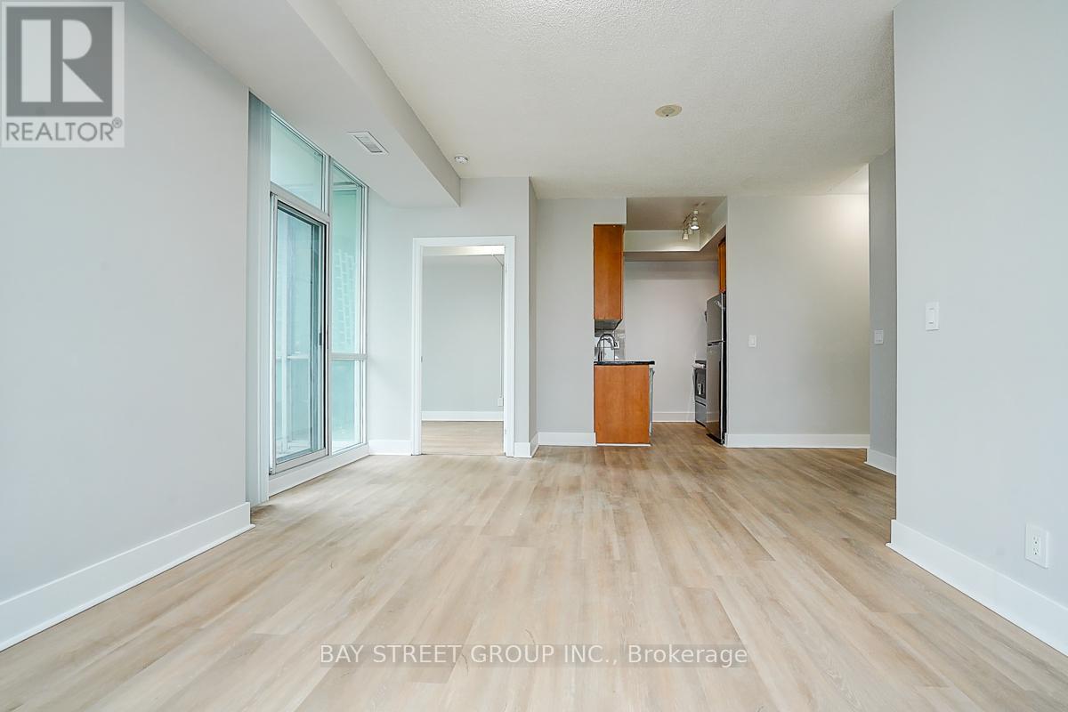 2004 - 3939 Duke Of York Boulevard, Mississauga, Ontario  L5B 4N2 - Photo 8 - W12559388