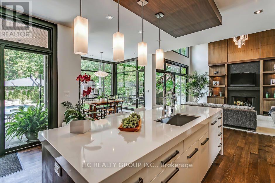 363 Morrison Road, Oakville, Ontario  L6J 4K2 - Photo 5 - W12559398