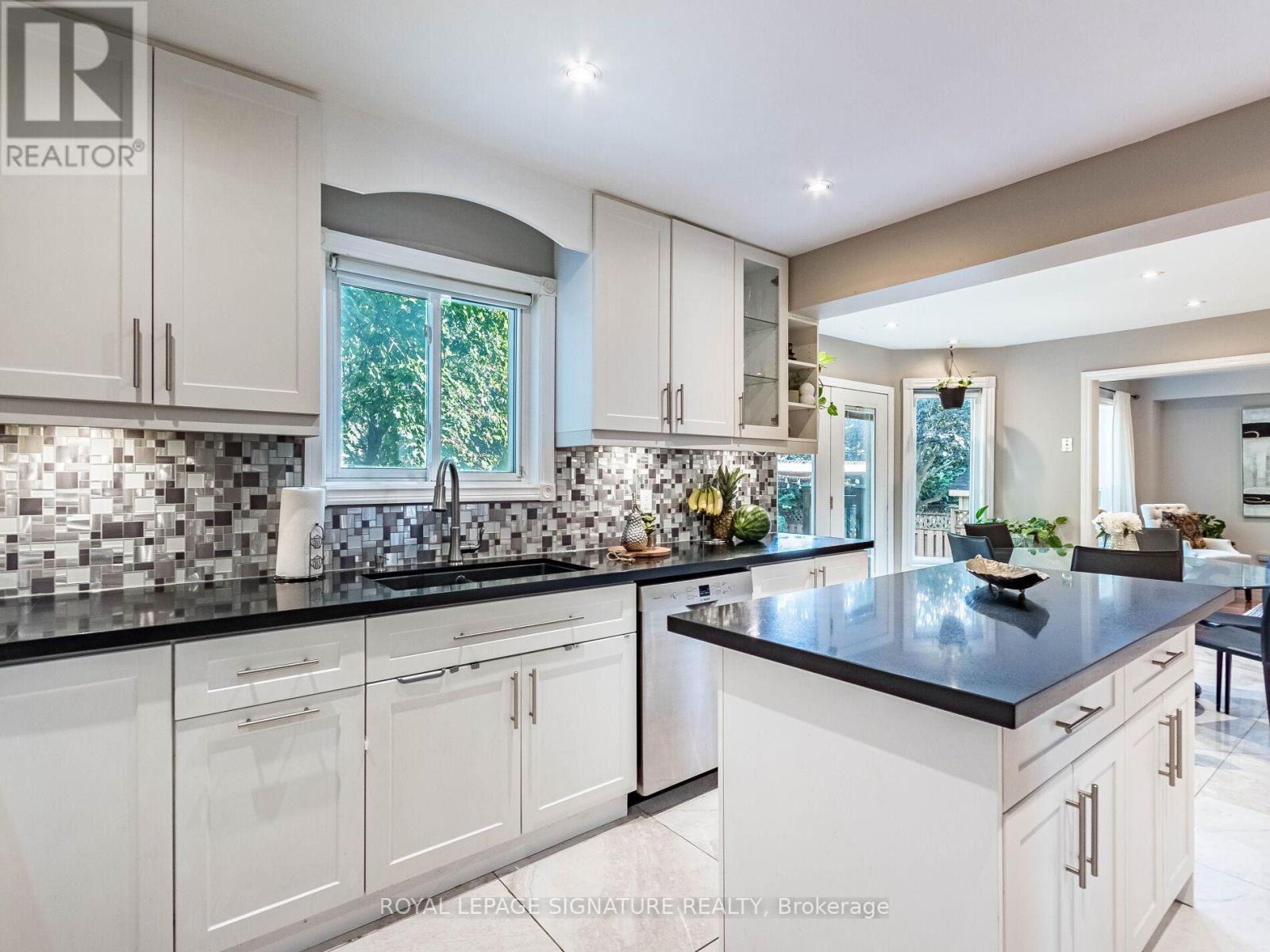 1206 Glenashton Drive, Oakville, Ontario  L6H 5L9 - Photo 13 - W12559482