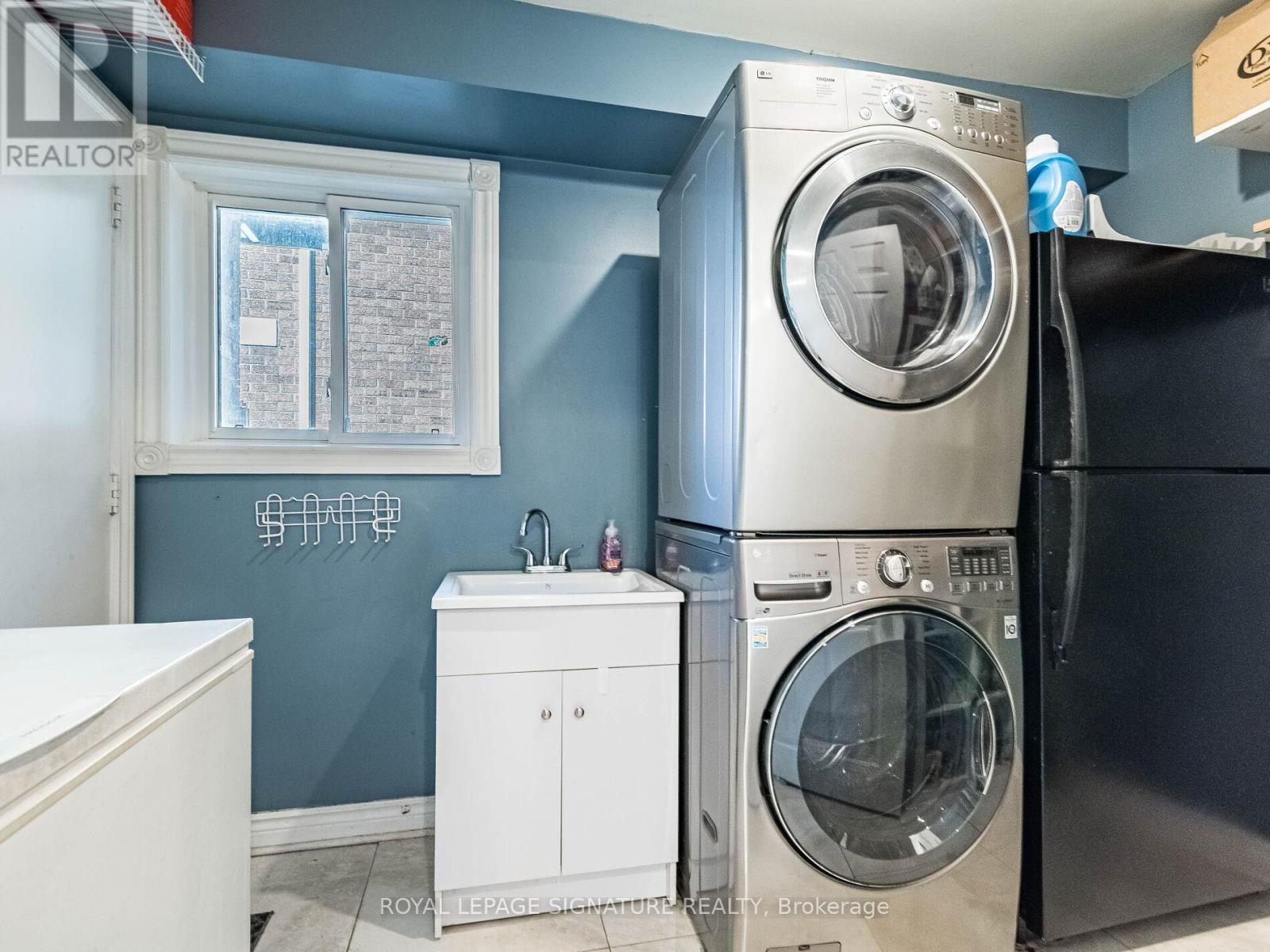 1206 Glenashton Drive, Oakville, Ontario  L6H 5L9 - Photo 17 - W12559482