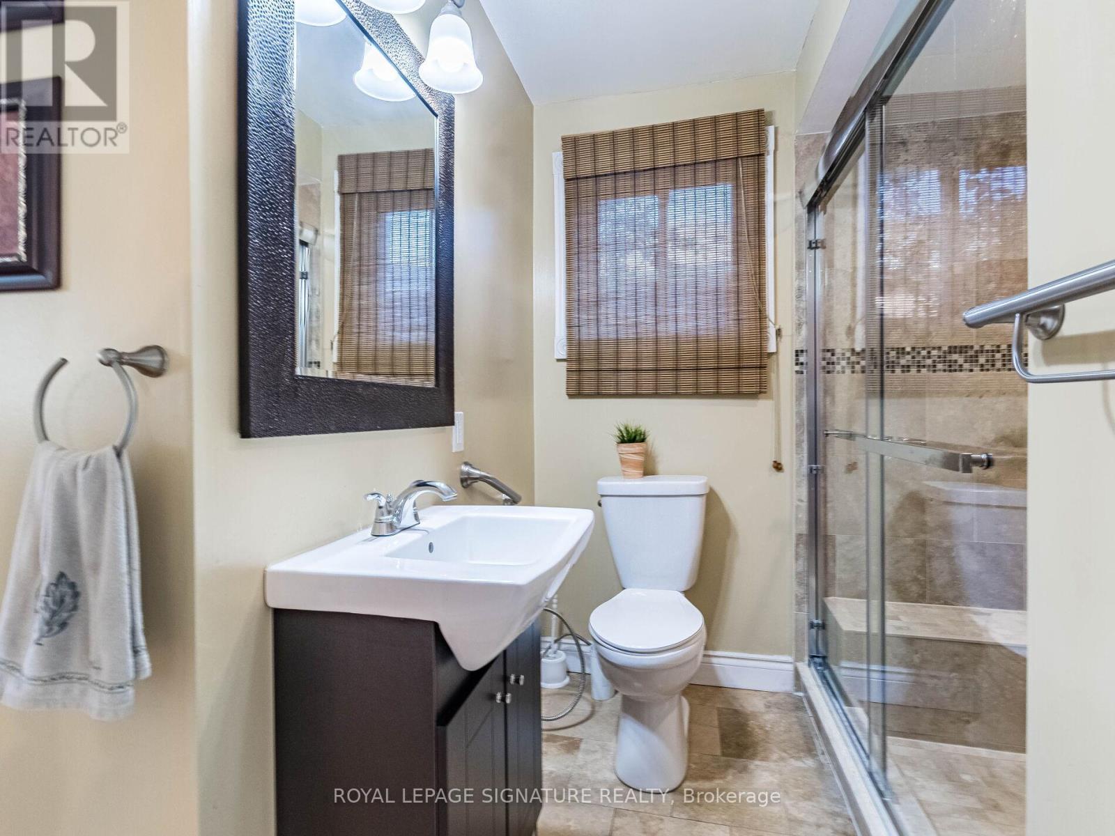 1206 Glenashton Drive, Oakville, Ontario  L6H 5L9 - Photo 28 - W12559482