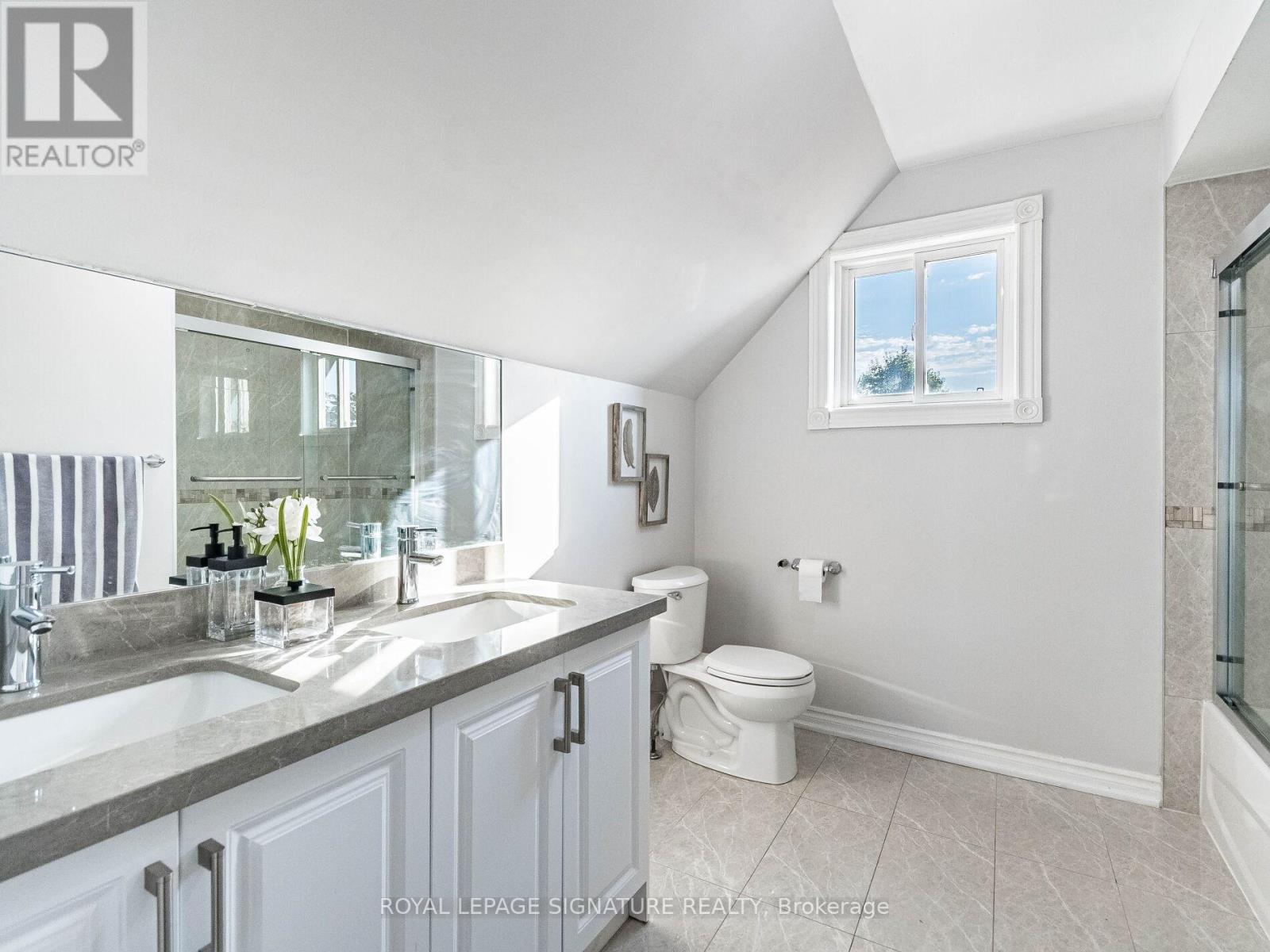 1206 Glenashton Drive, Oakville, Ontario  L6H 5L9 - Photo 37 - W12559482