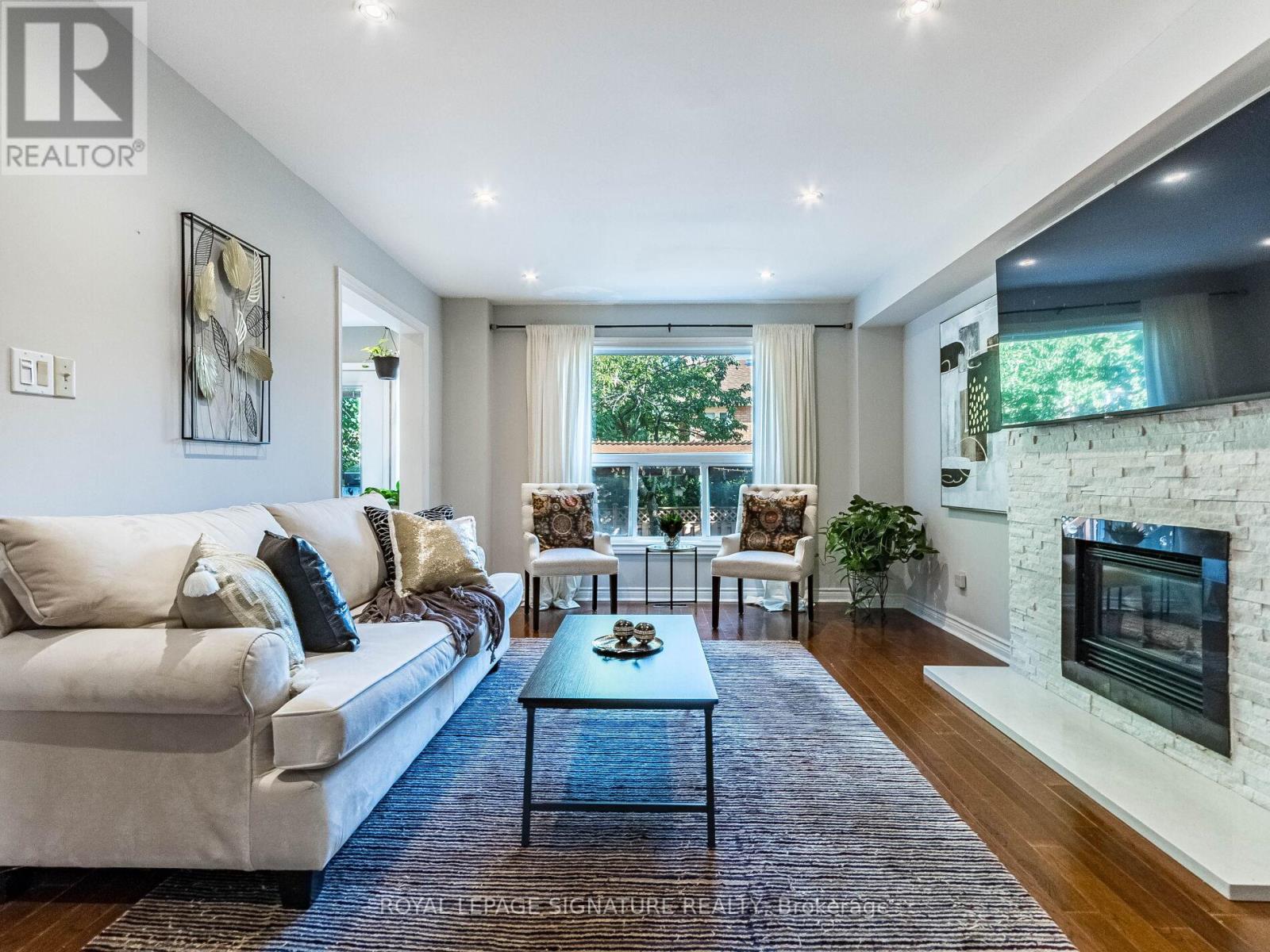 1206 Glenashton Drive, Oakville, Ontario  L6H 5L9 - Photo 7 - W12559482