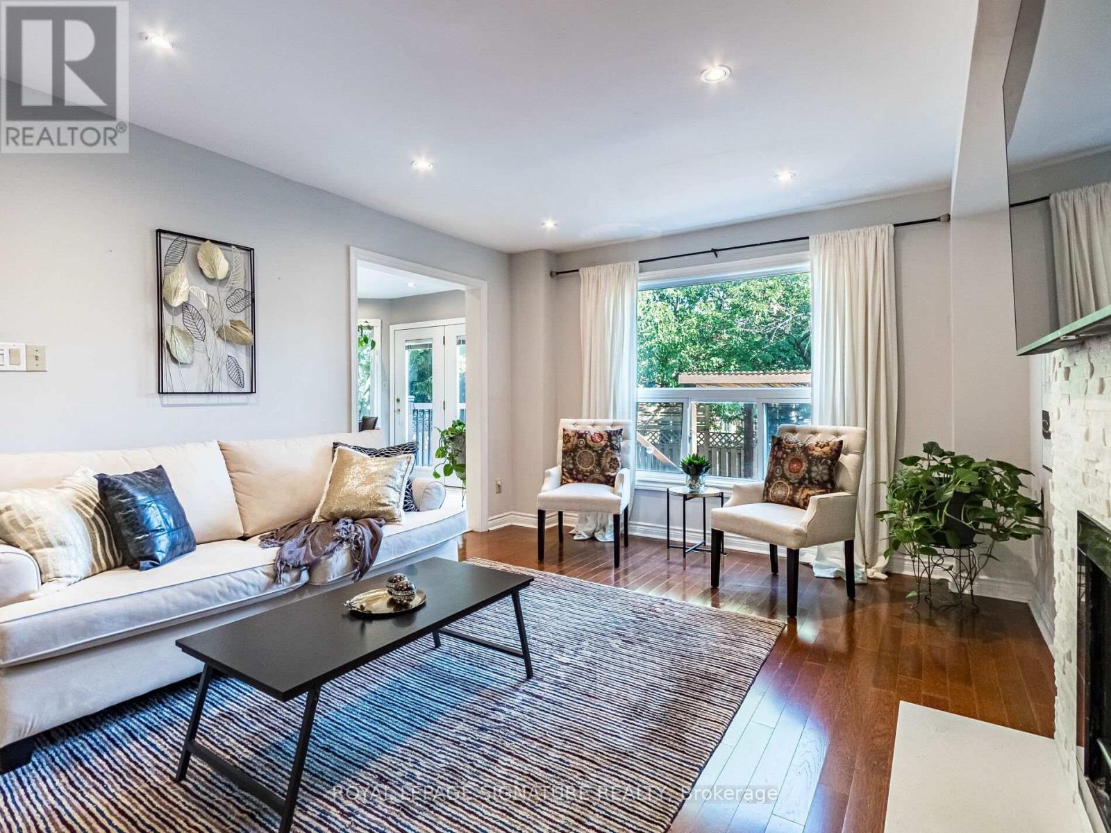 1206 Glenashton Drive, Oakville, Ontario  L6H 5L9 - Photo 8 - W12559482