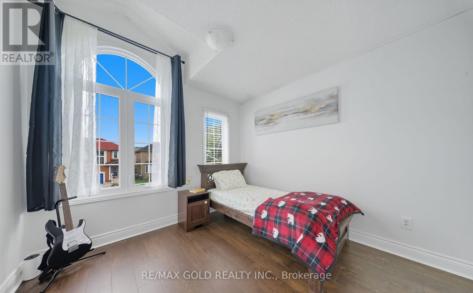 11 Flatlands Way, Brampton, Ontario  L6R 2B5 - Photo 12 - W12559498