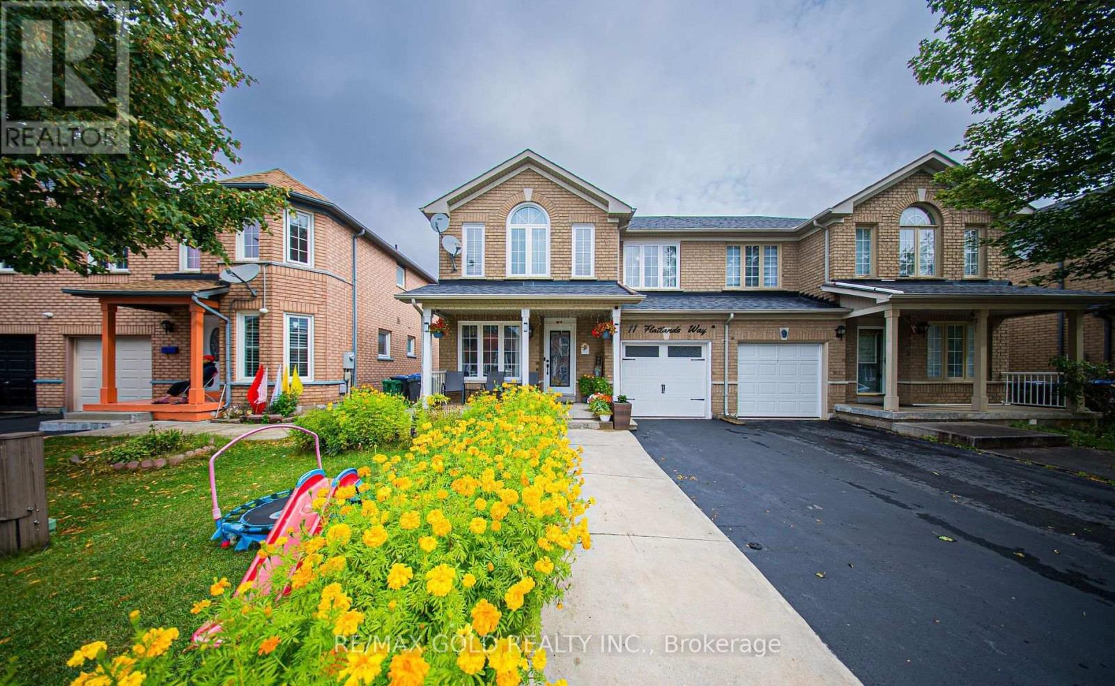 11 Flatlands Way, Brampton, Ontario  L6R 2B5 - Photo 2 - W12559498