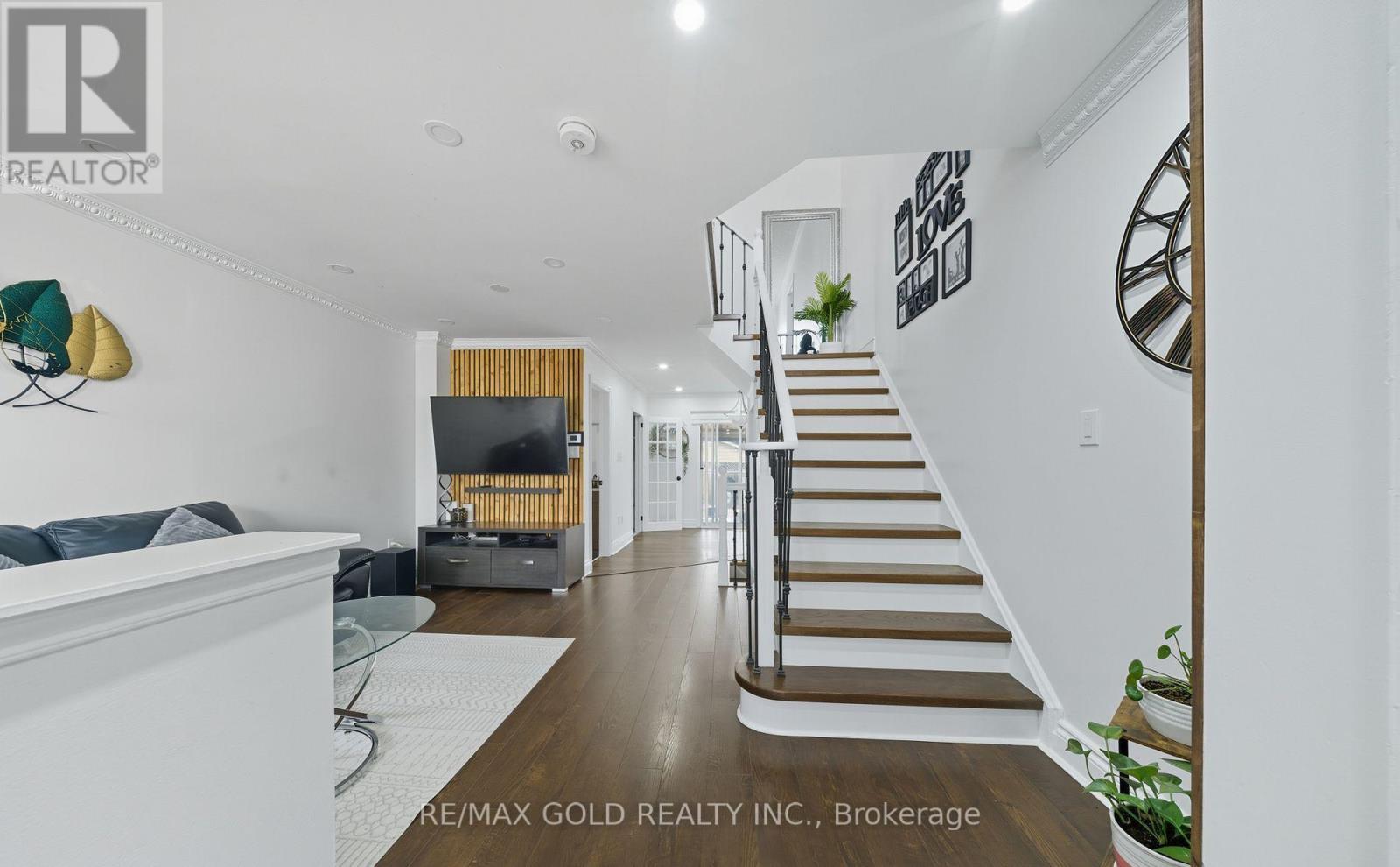 11 Flatlands Way, Brampton, Ontario  L6R 2B5 - Photo 6 - W12559498