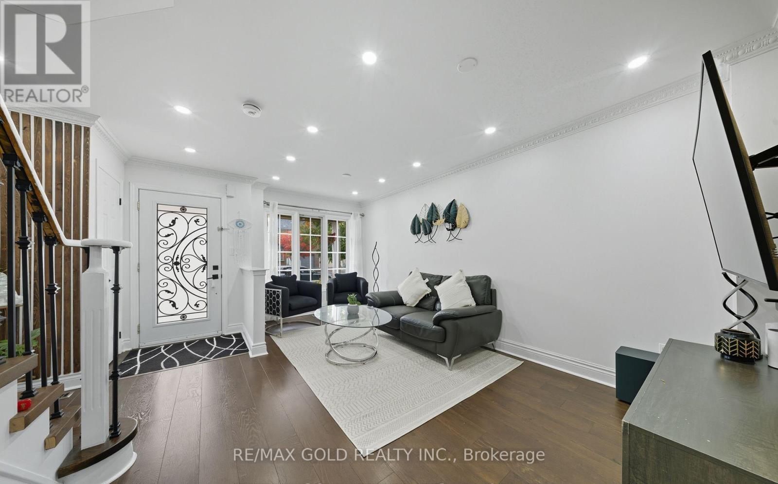 11 Flatlands Way, Brampton, Ontario  L6R 2B5 - Photo 7 - W12559498