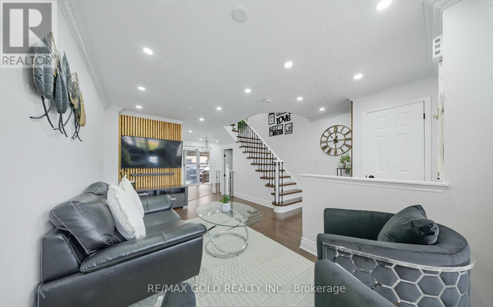 11 Flatlands Way, Brampton, Ontario  L6R 2B5 - Photo 8 - W12559498