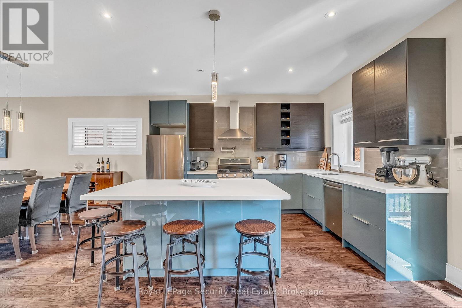 7 Avalon Avenue, Toronto, Ontario  M6N 4V4 - Photo 15 - W12559506