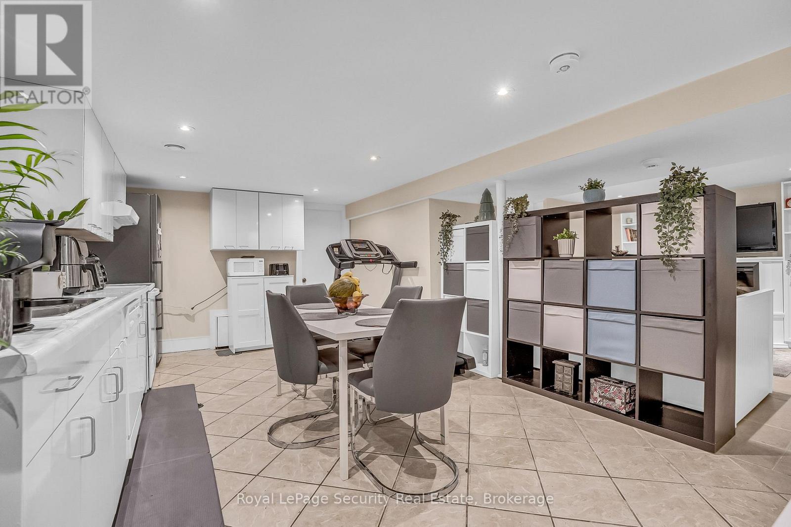 7 Avalon Avenue, Toronto, Ontario  M6N 4V4 - Photo 32 - W12559506