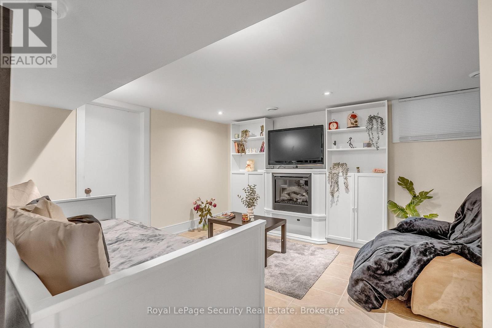 7 Avalon Avenue, Toronto, Ontario  M6N 4V4 - Photo 34 - W12559506