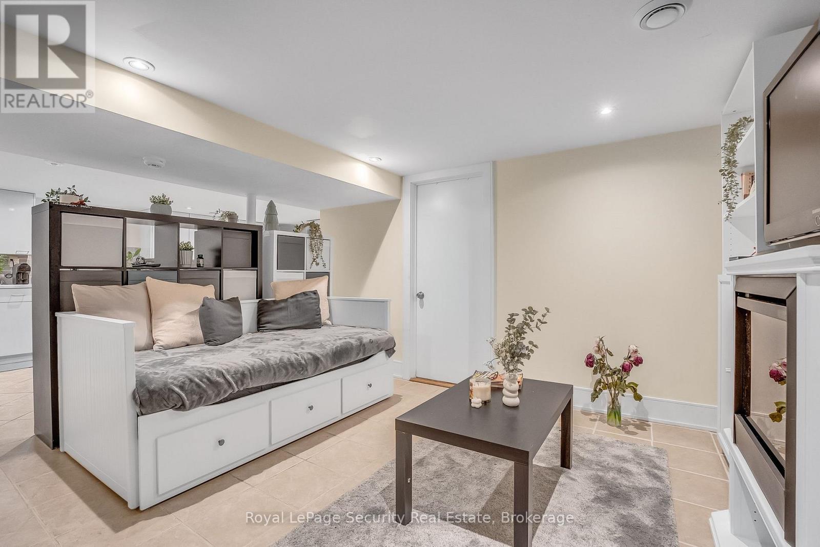 7 Avalon Avenue, Toronto, Ontario  M6N 4V4 - Photo 35 - W12559506