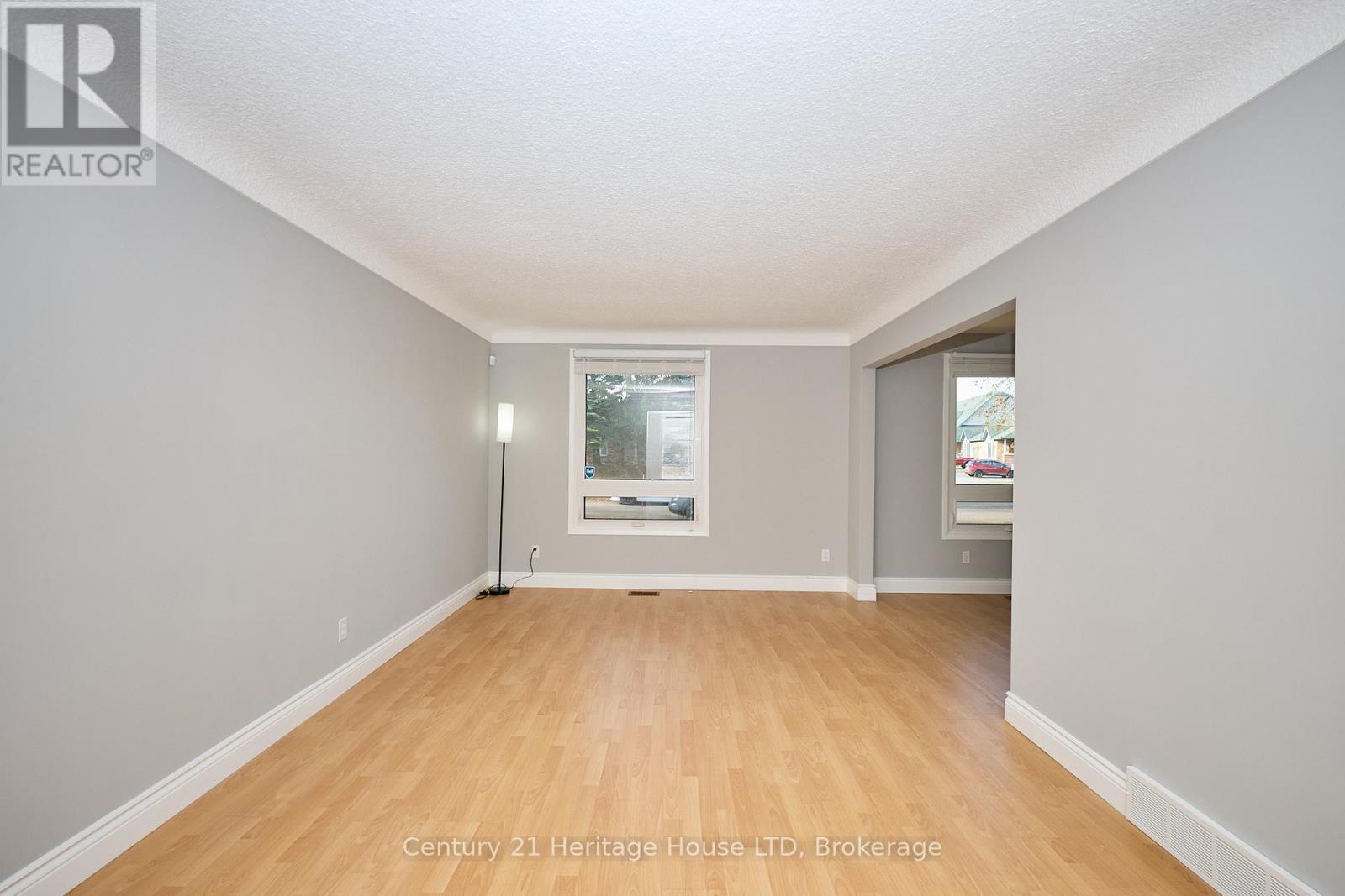 3810 Orlando Drive, Niagara Falls, Ontario  L2J 4B7 - Photo 3 - X12559546