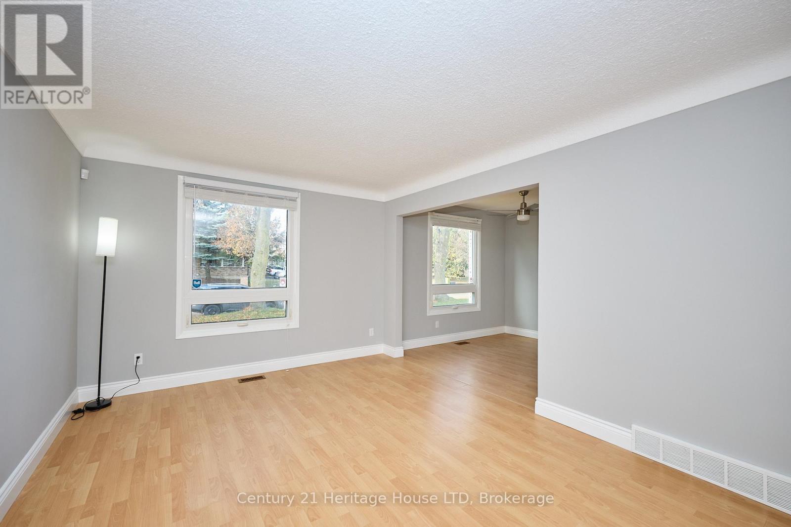 3810 Orlando Drive, Niagara Falls, Ontario  L2J 4B7 - Photo 4 - X12559546