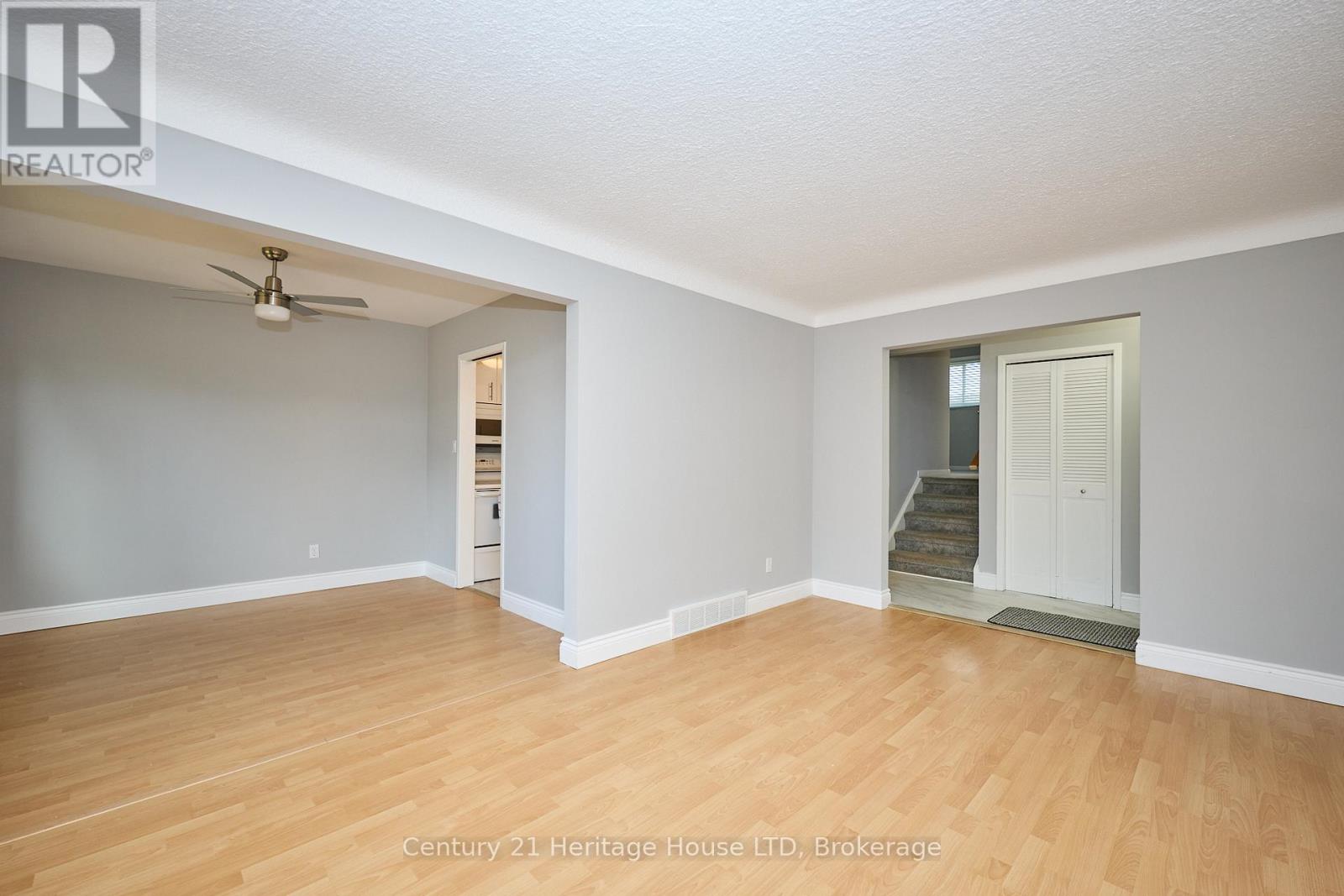 3810 Orlando Drive, Niagara Falls, Ontario  L2J 4B7 - Photo 5 - X12559546