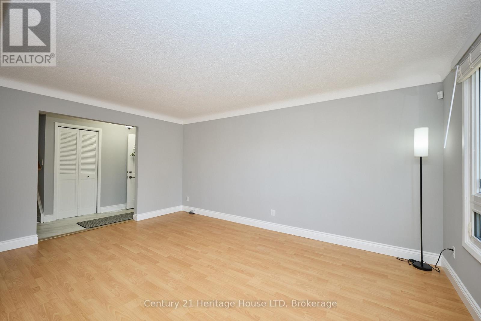 3810 Orlando Drive, Niagara Falls, Ontario  L2J 4B7 - Photo 6 - X12559546