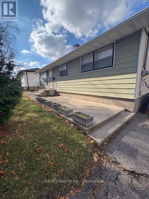 3 Westdale Drive, St. Catharines, Ontario  L2S 2R9 - Photo 3 - X12559616