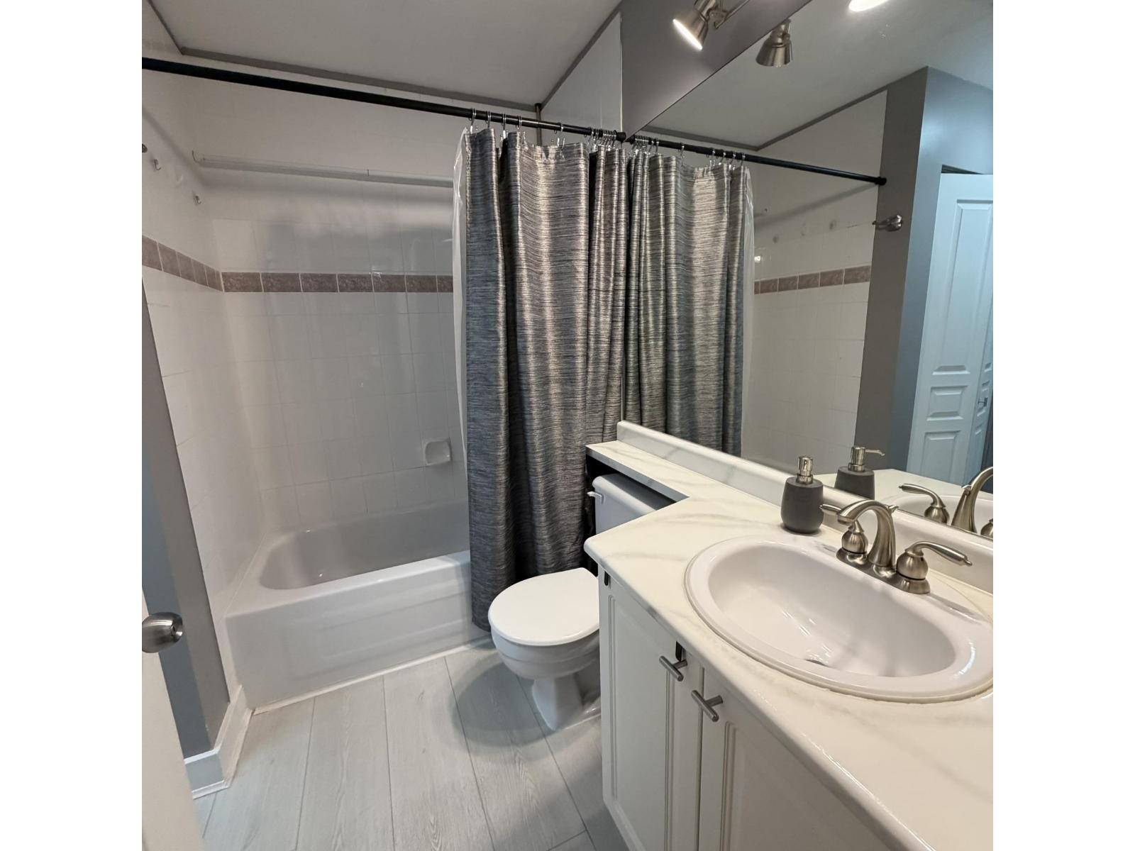 409 9979 140 Street, Surrey, British Columbia  V3T 5W2 - Photo 11 - R3066768