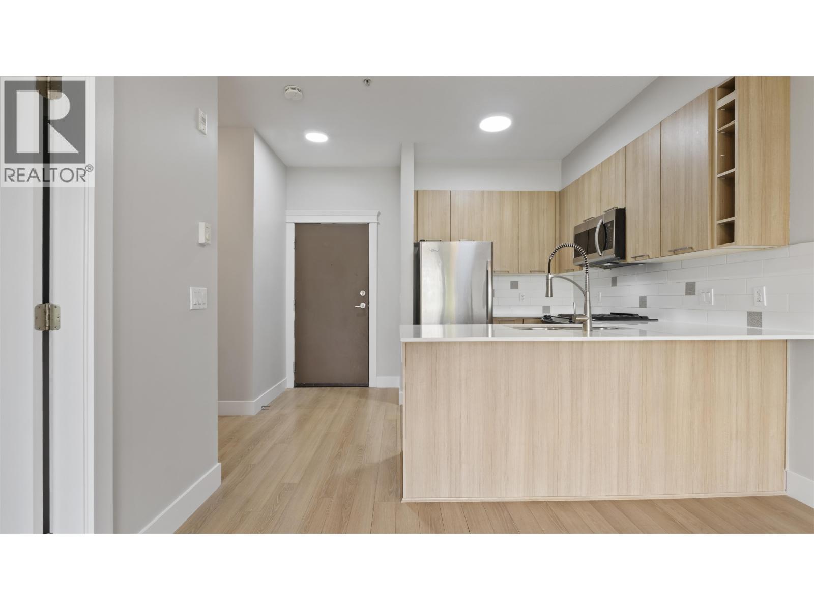 303 1188 Johnson Street, Coquitlam, British Columbia  V3B 0H7 - Photo 8 - R3051947