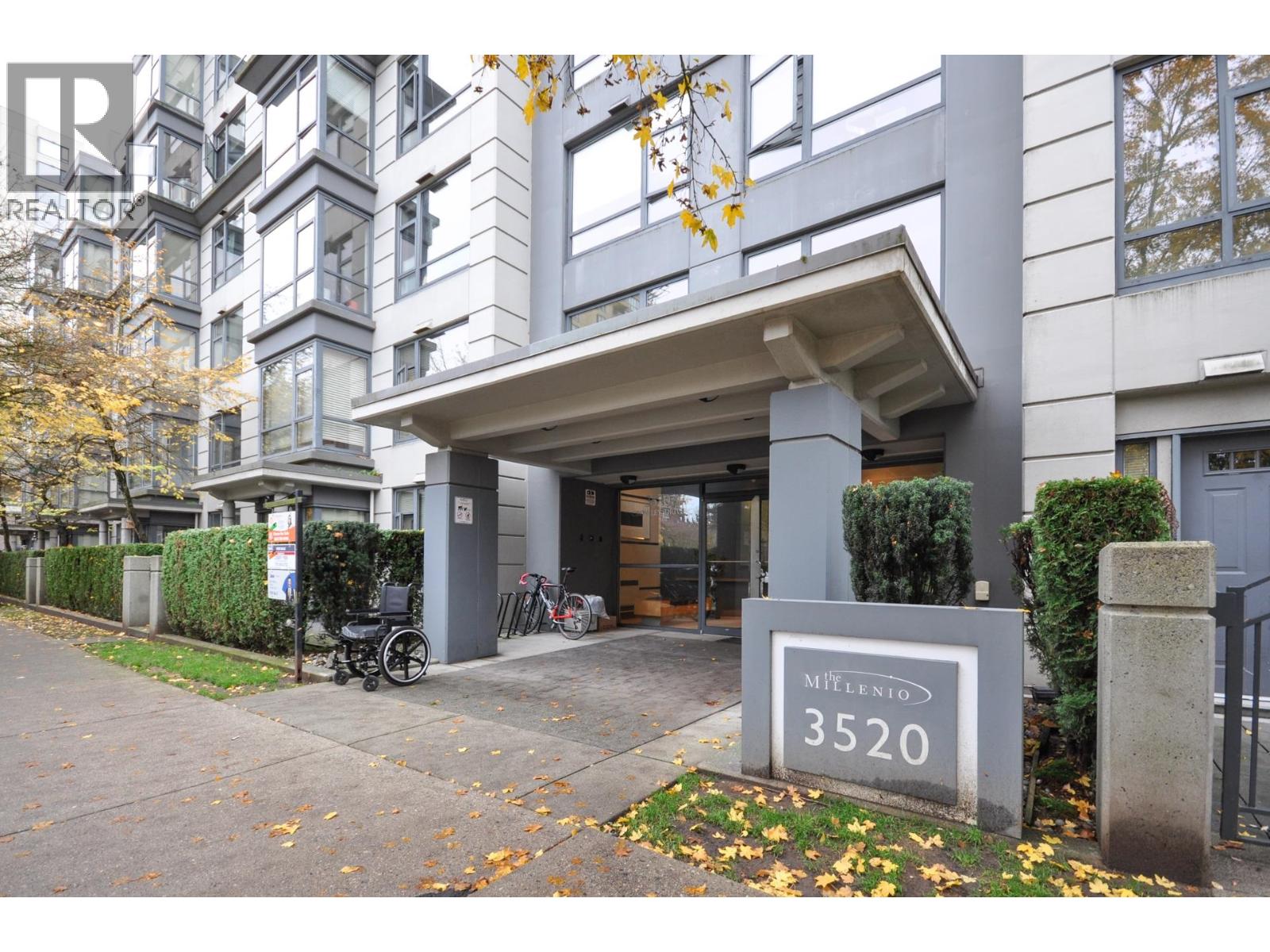 1407 3520 Crowley Drive, Vancouver, British Columbia  V5R 6G9 - Photo 2 - R3068718