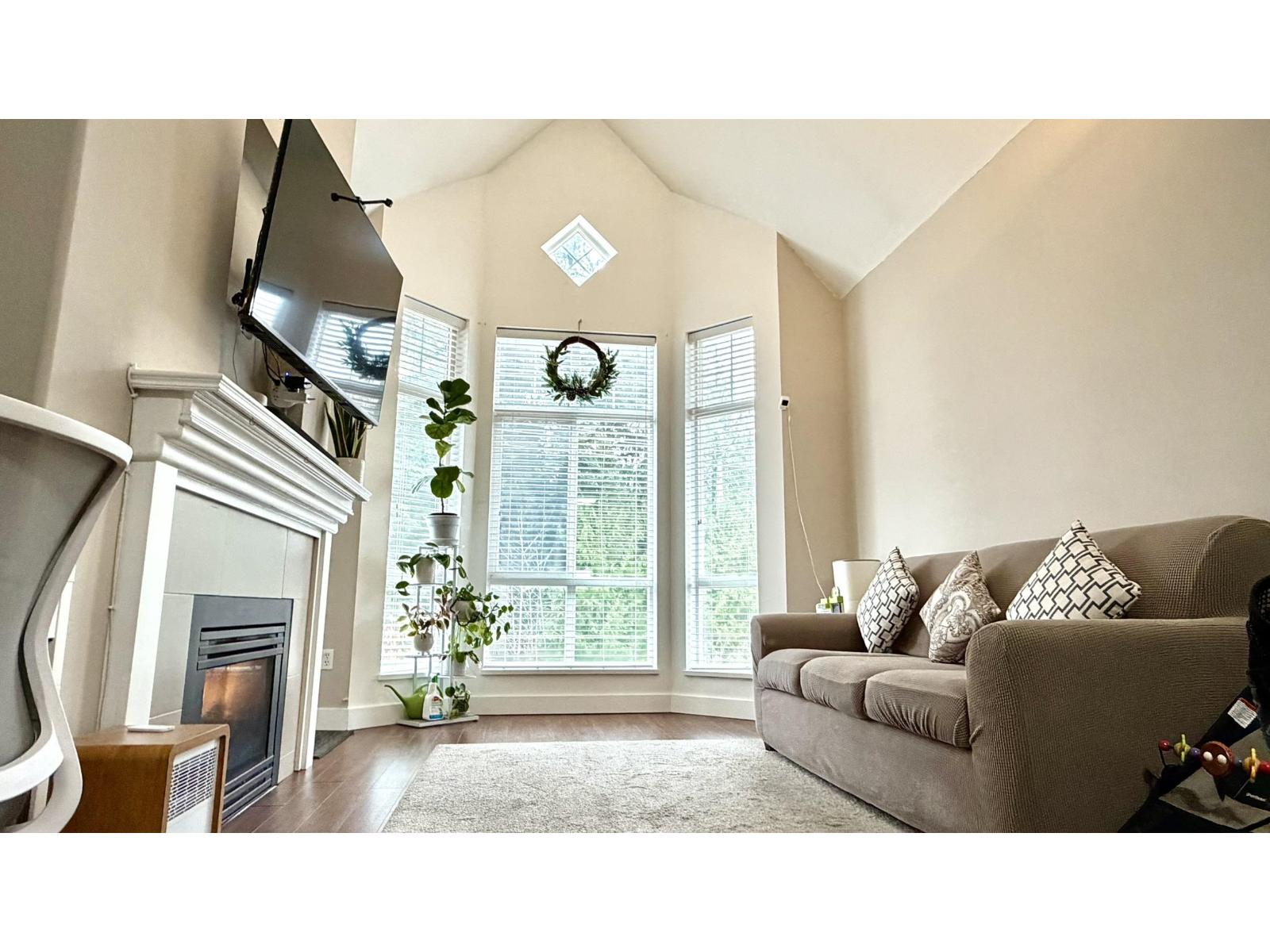 409 9979 140 Street, Surrey, British Columbia  V3T 5W2 - Photo 1 - R3066768