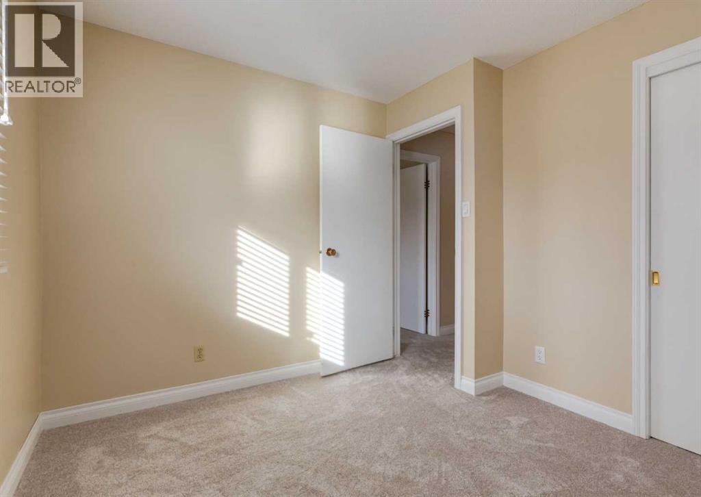 11107 Southdale Road Sw, Calgary, Alberta  T2W 0X5 - Photo 18 - A2270987