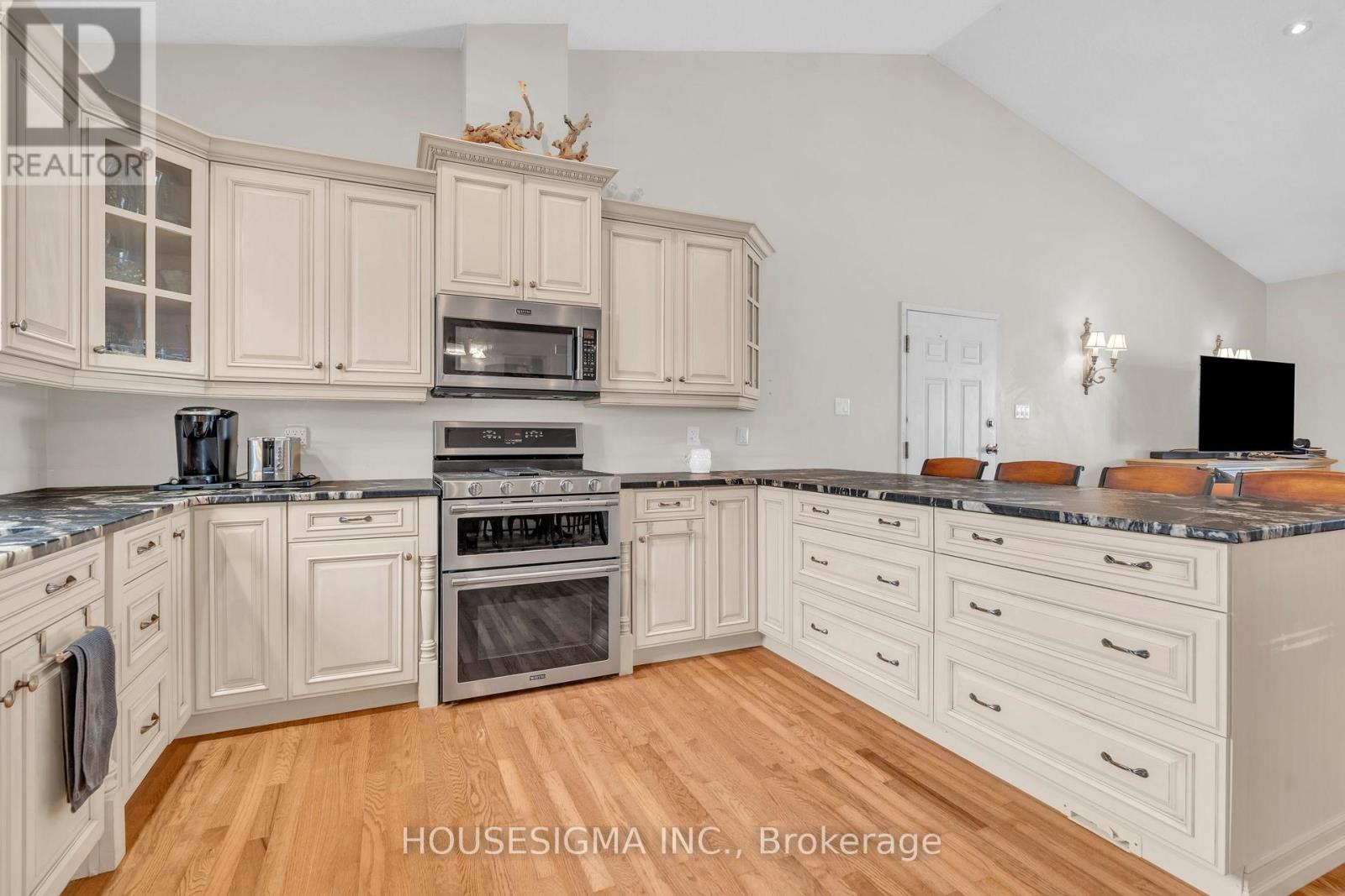 12 Starlight Lane, Thames Centre, Ontario  N0L 1G5 - Photo 7 - X12559440