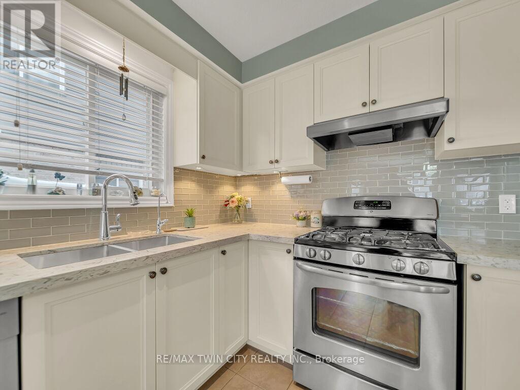 46 Woodbine Avenue, Kitchener, Ontario  N2R 1V1 - Photo 11 - X12559452