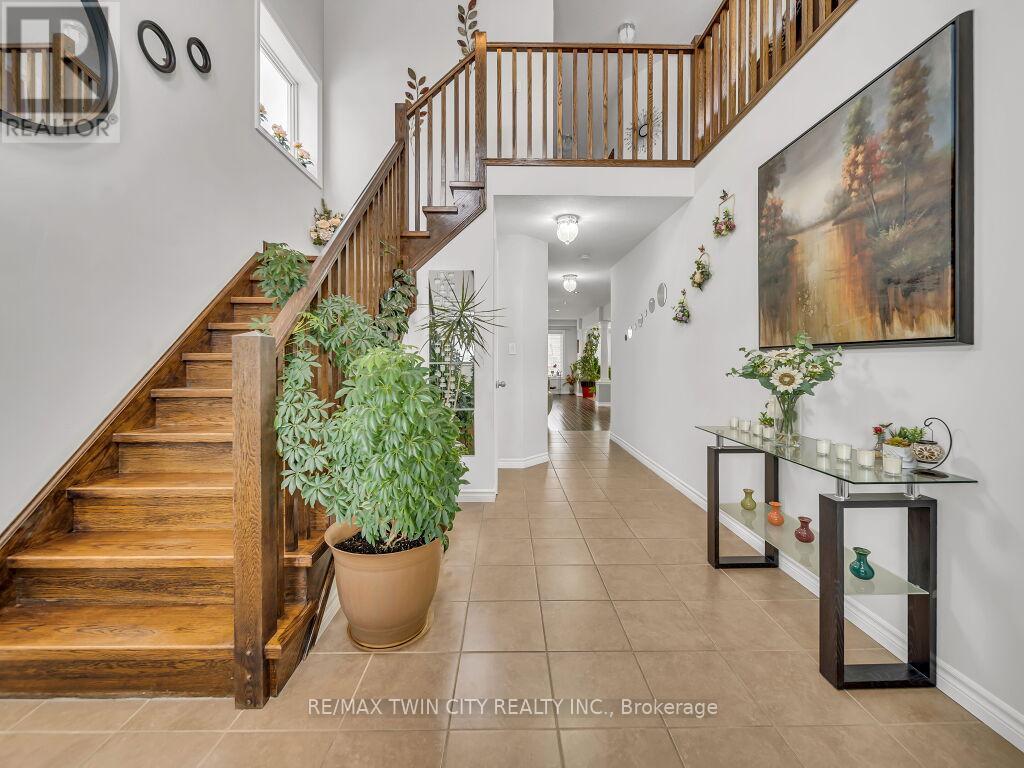 46 Woodbine Avenue, Kitchener, Ontario  N2R 1V1 - Photo 3 - X12559452