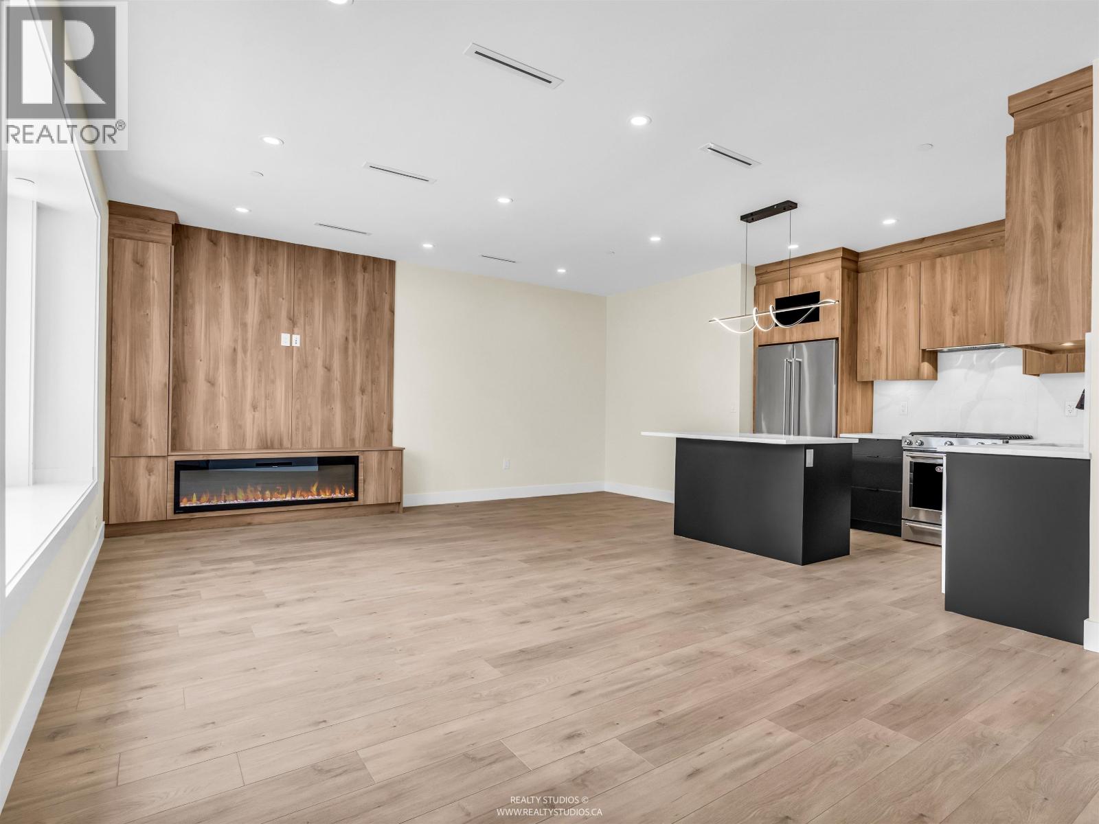 1 5221 Clarendon Street, Vancouver, British Columbia  V5R 3J7 - Photo 2 - R3068745