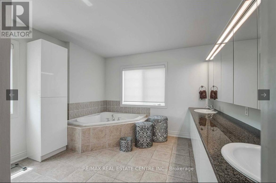 87 Great Lakes Boulevard S, Oakville, Ontario  L6L 6V7 - Photo 15 - W12559268