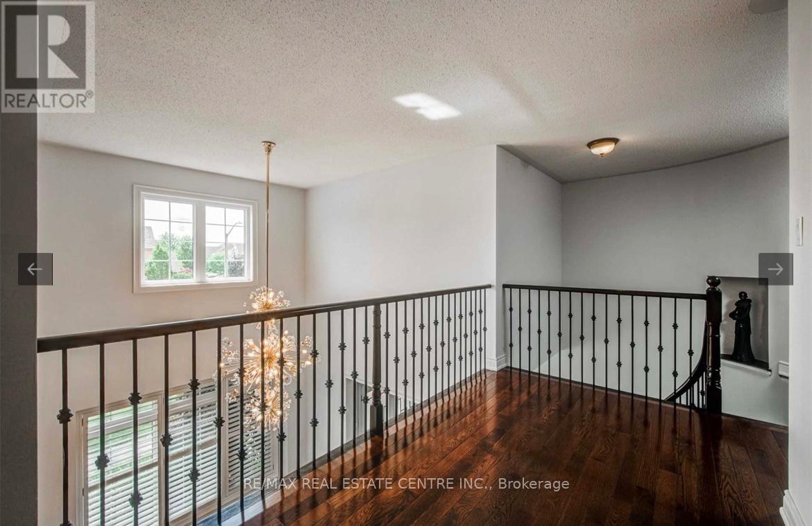 87 Great Lakes Boulevard S, Oakville, Ontario  L6L 6V7 - Photo 13 - W12559268