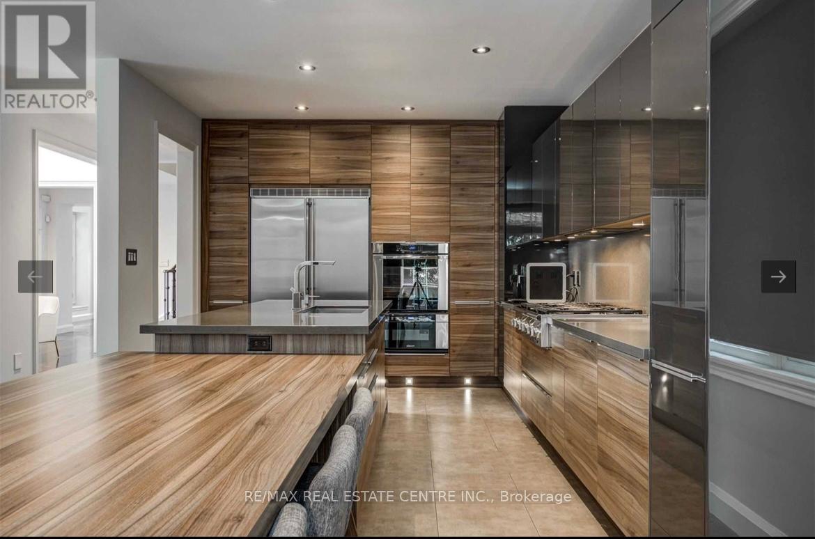 87 Great Lakes Boulevard S, Oakville, Ontario  L6L 6V7 - Photo 11 - W12559268