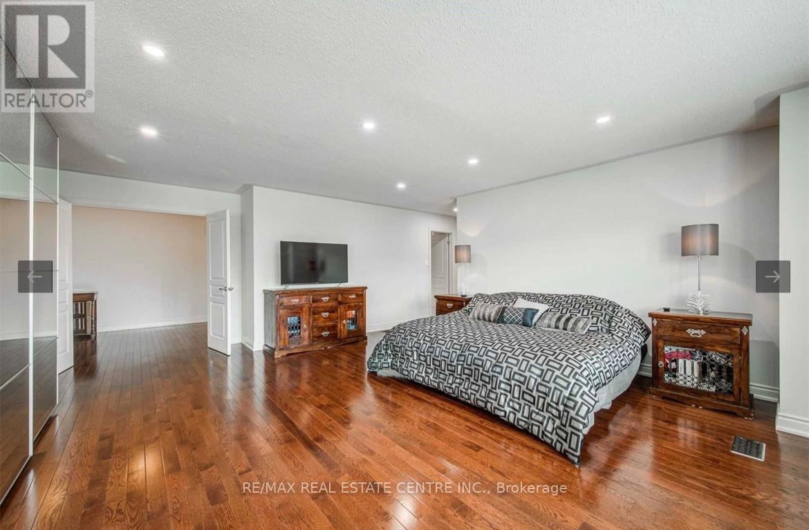 87 Great Lakes Boulevard S, Oakville, Ontario  L6L 6V7 - Photo 18 - W12559268