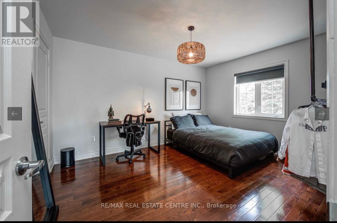 87 Great Lakes Boulevard S, Oakville, Ontario  L6L 6V7 - Photo 17 - W12559268