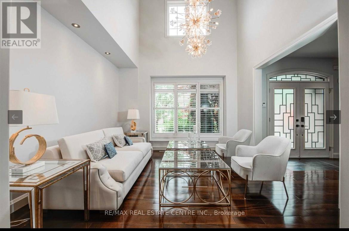 87 Great Lakes Boulevard S, Oakville, Ontario  L6L 6V7 - Photo 3 - W12559268