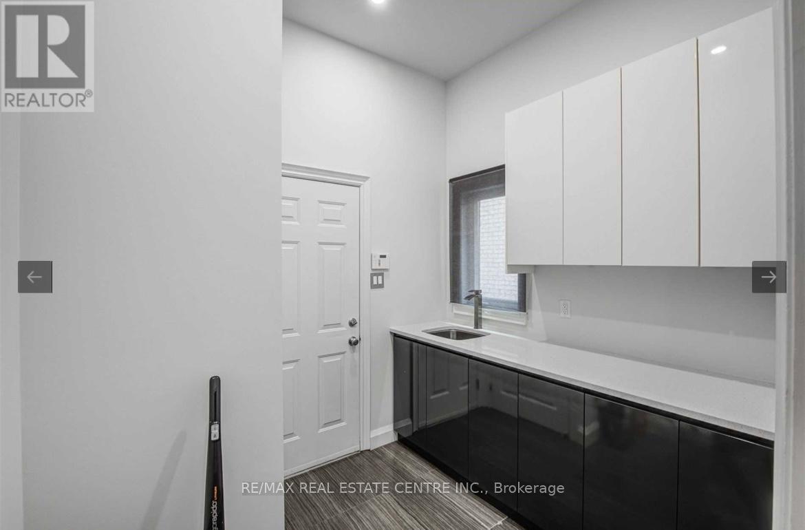 87 Great Lakes Boulevard S, Oakville, Ontario  L6L 6V7 - Photo 19 - W12559268