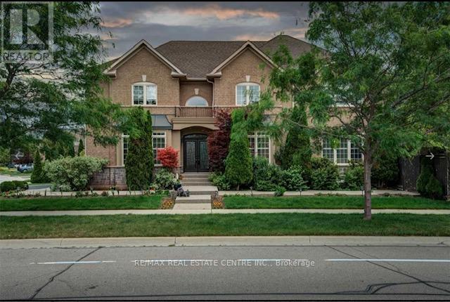 87 Great Lakes Boulevard S, Oakville, Ontario  L6L 6V7 - Photo 2 - W12559268