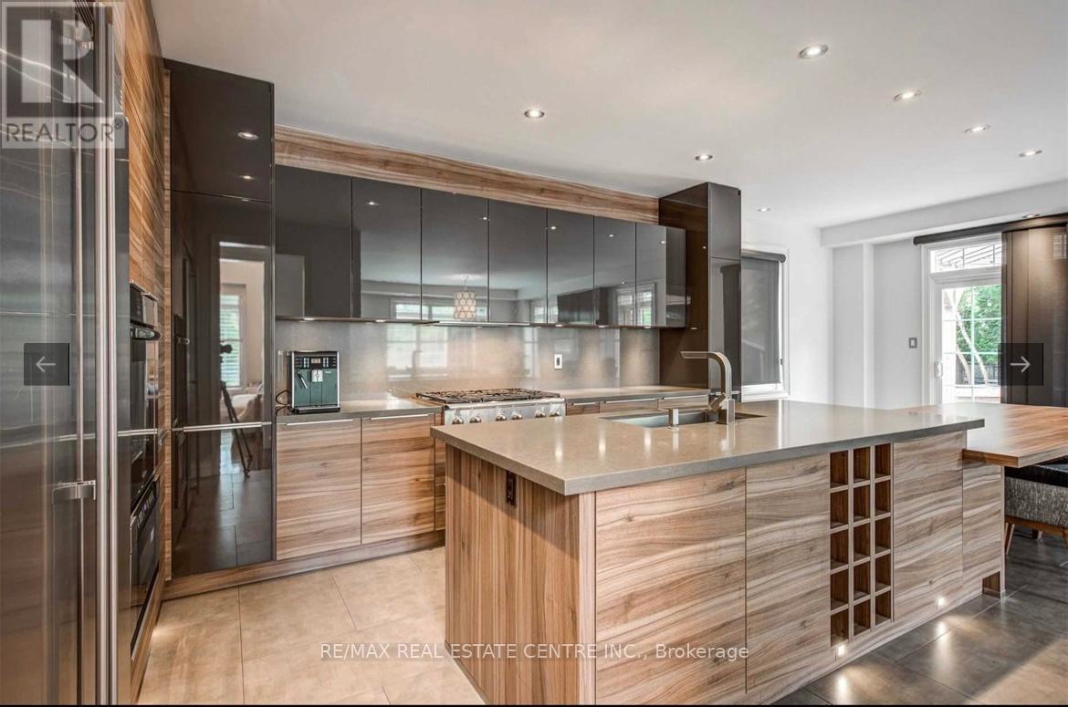 87 Great Lakes Boulevard S, Oakville, Ontario  L6L 6V7 - Photo 9 - W12559268