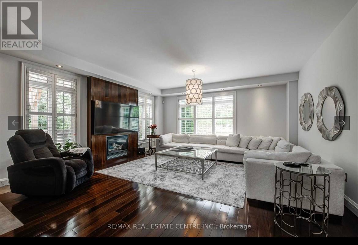 87 Great Lakes Boulevard S, Oakville, Ontario  L6L 6V7 - Photo 8 - W12559268