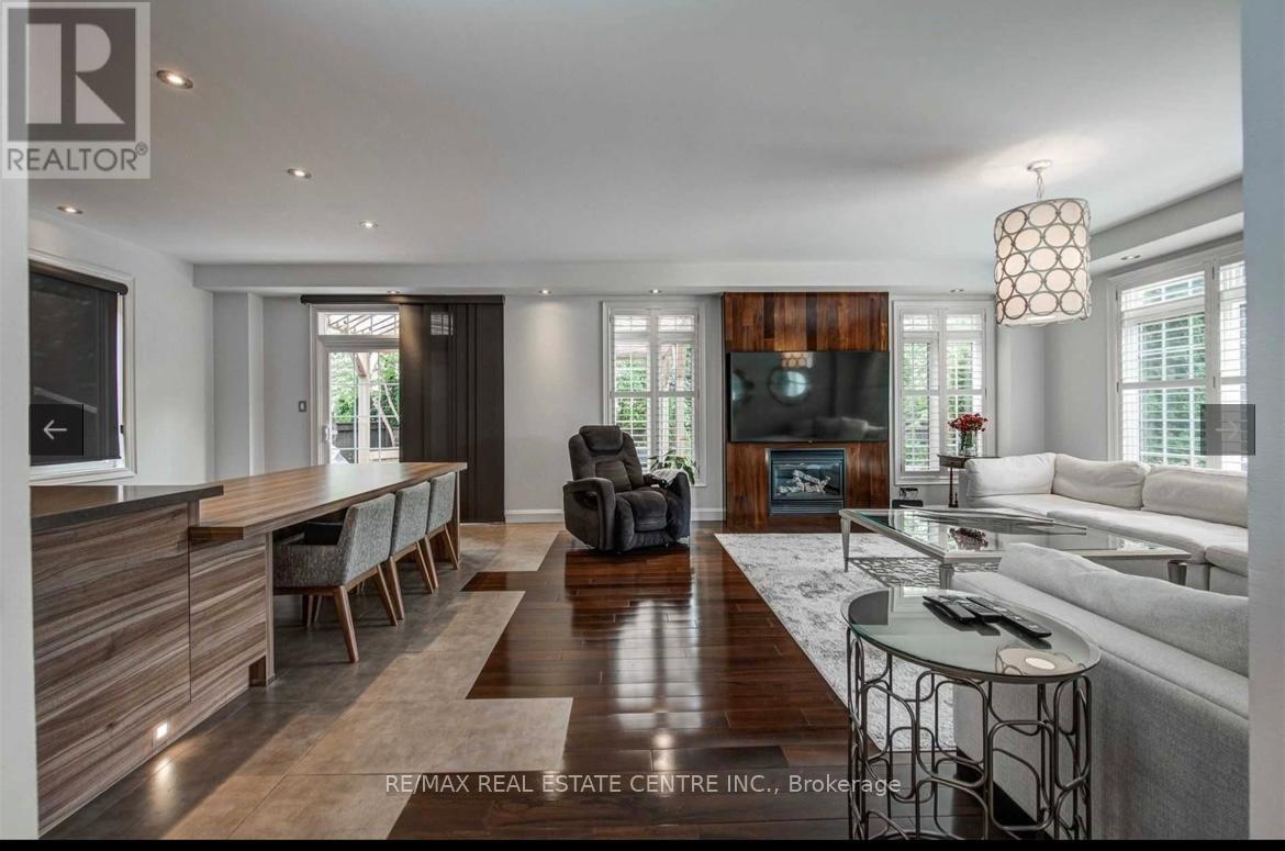 87 Great Lakes Boulevard S, Oakville, Ontario  L6L 6V7 - Photo 7 - W12559268