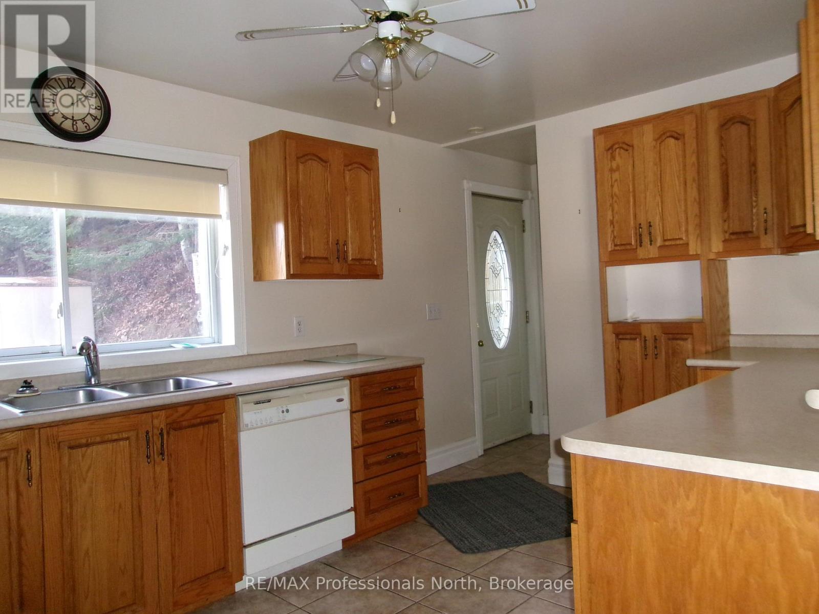 646 Mountain Street, Dysart Et Al, Ontario  K0M 1S0 - Photo 19 - X12555136