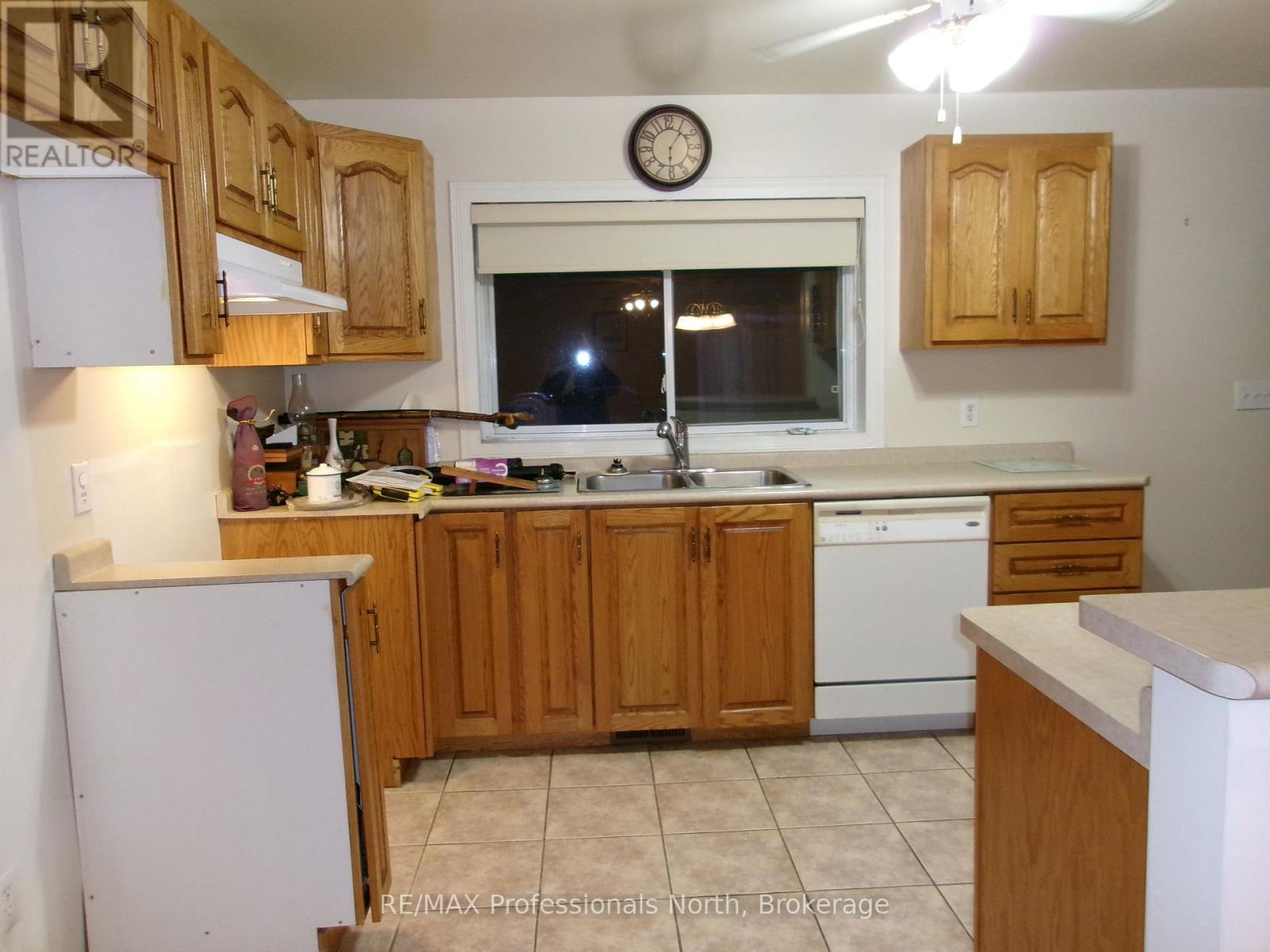 646 Mountain Street, Dysart Et Al, Ontario  K0M 1S0 - Photo 17 - X12555136