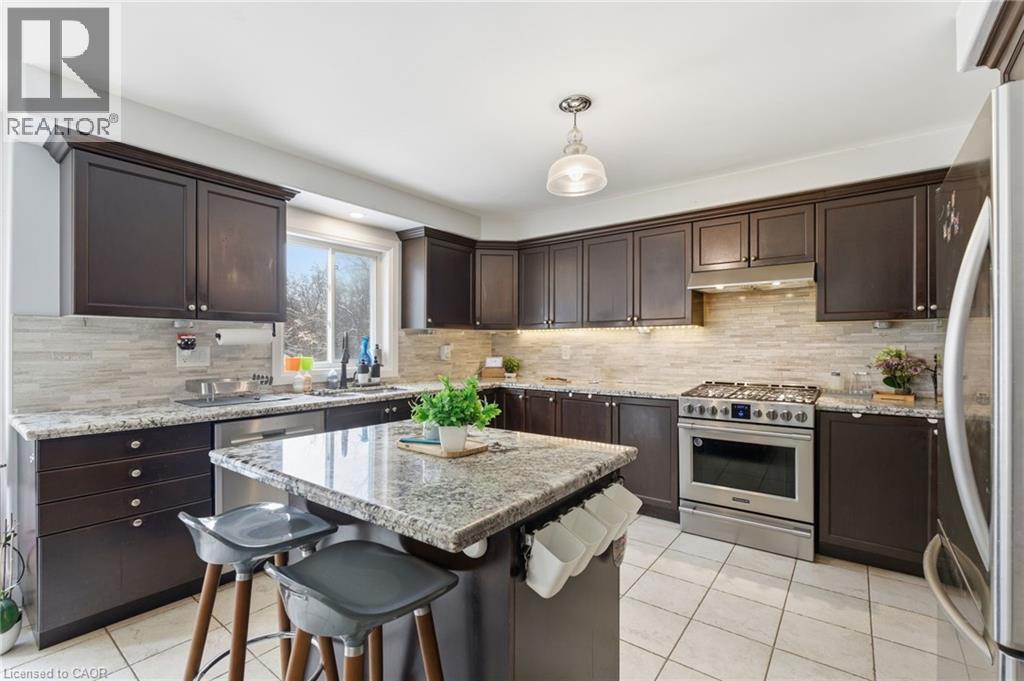 17 Hoodless Court, Brantford, Ontario  N3T 0A8 - Photo 11 - 40789350