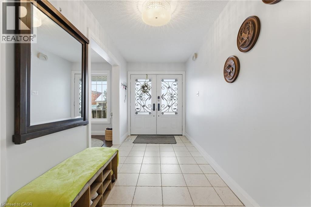 17 Hoodless Court, Brantford, Ontario  N3T 0A8 - Photo 3 - 40789350